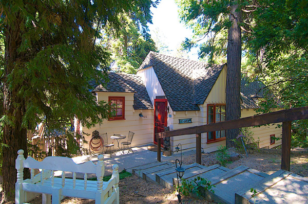 Cozy Arrowhead Cabin Rental