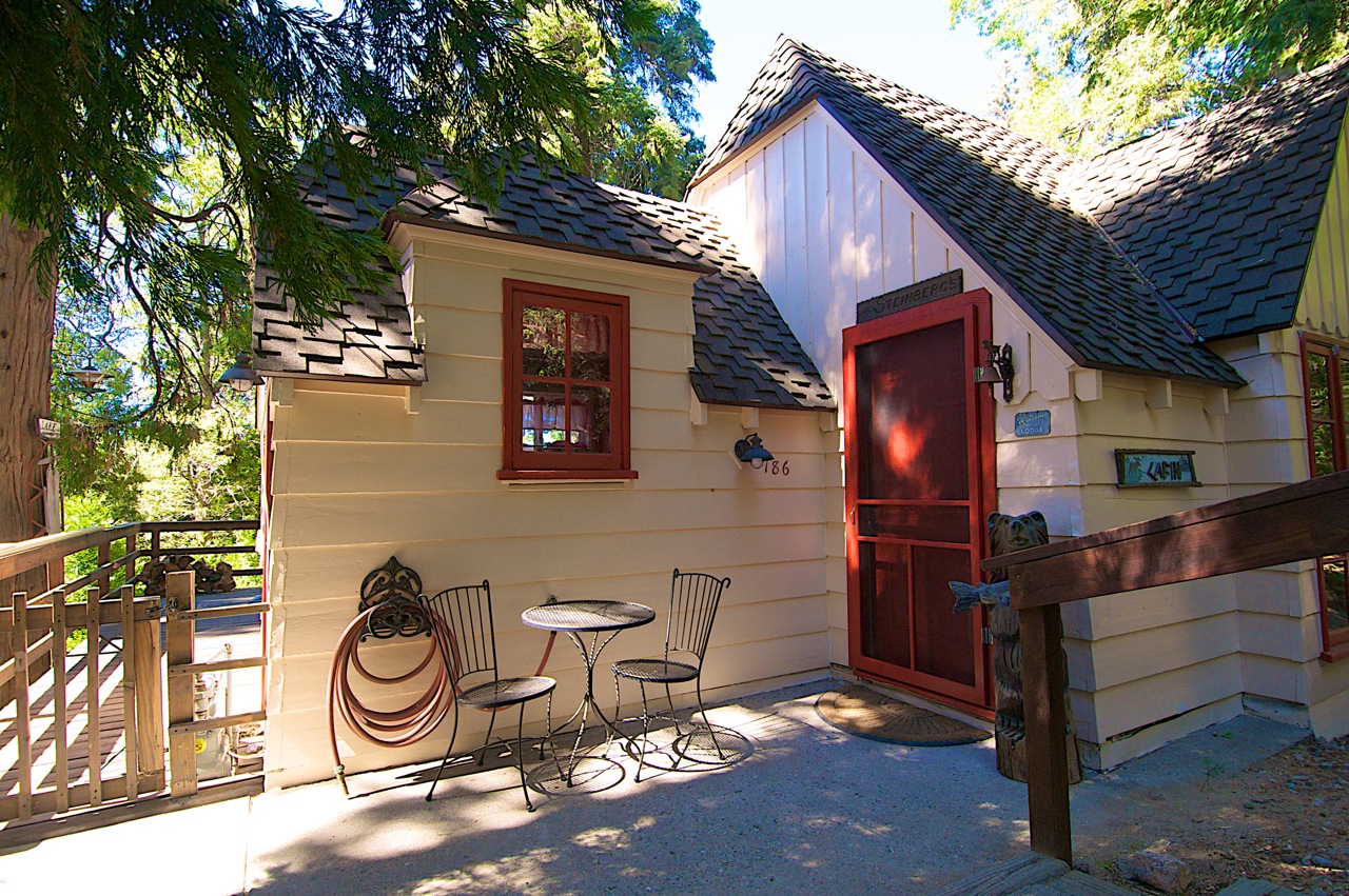 Cozy Arrowhead Cabin Rental